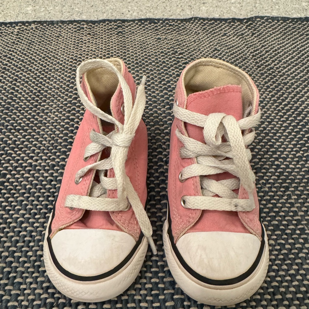 Converse toddler size 7 pink